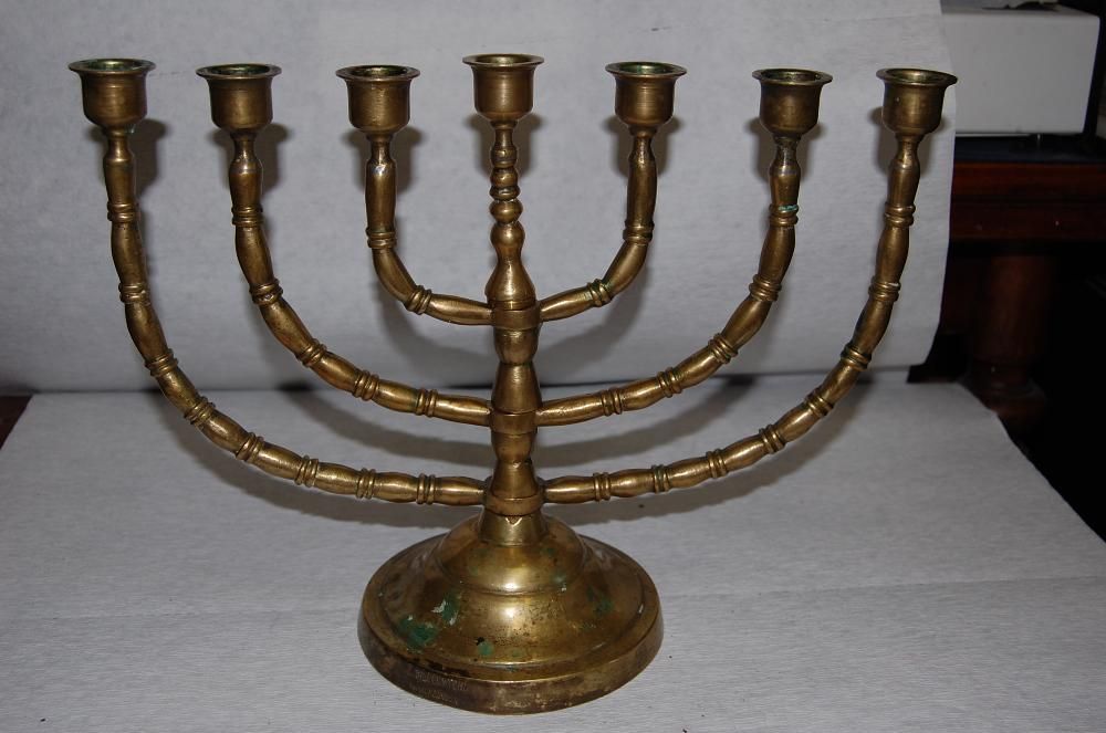 Menora , świecznik żydowski  , sygnowana , wys. ok. 30 cm.  Zamienię