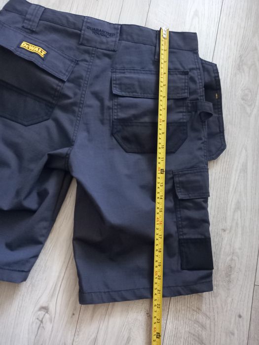 Продам рабочие шорты  DeWALT