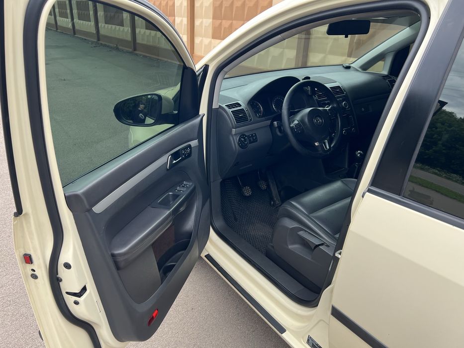 VW TOURAN 2012 1.4 газ метан/бензин