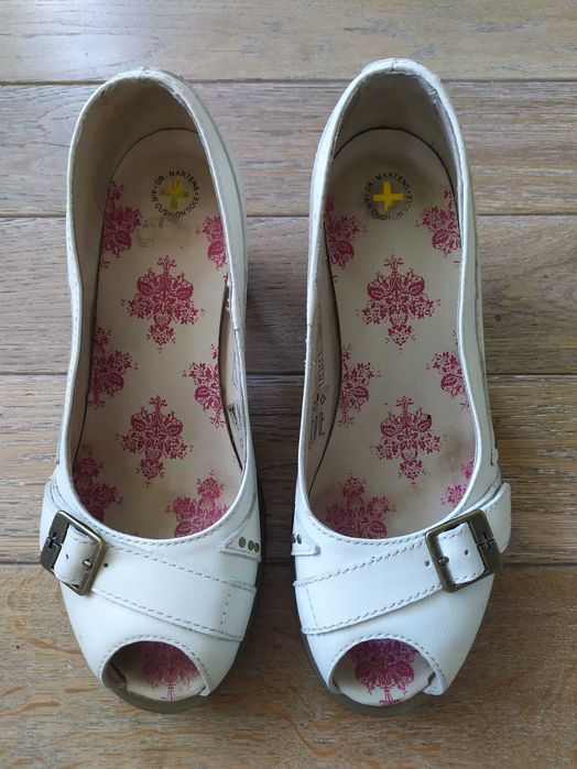 Czółenka Dr. Martens Latoya 40 białe Martensy wysoki obcas