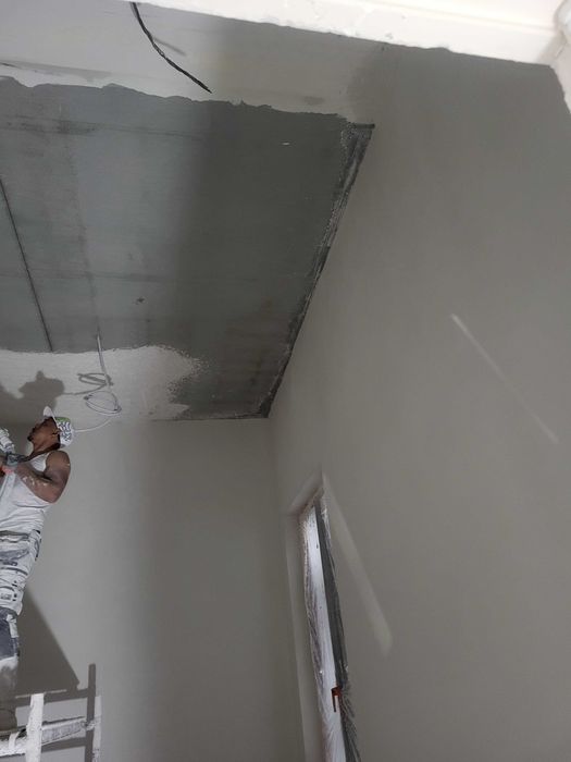 Construção e remodelação, ladrilhador ,estuque projetado e manual.