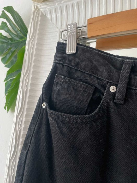 Sinsay spodnie mom jeans czarne szare efekt sprania wysoki stan M 38