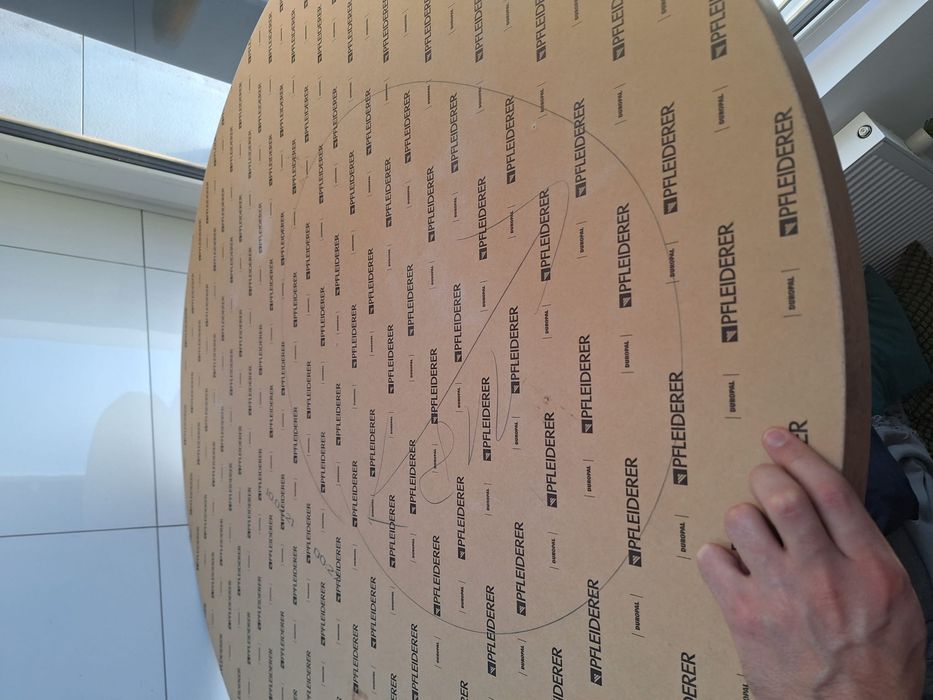 Okrągły, drewniany blat