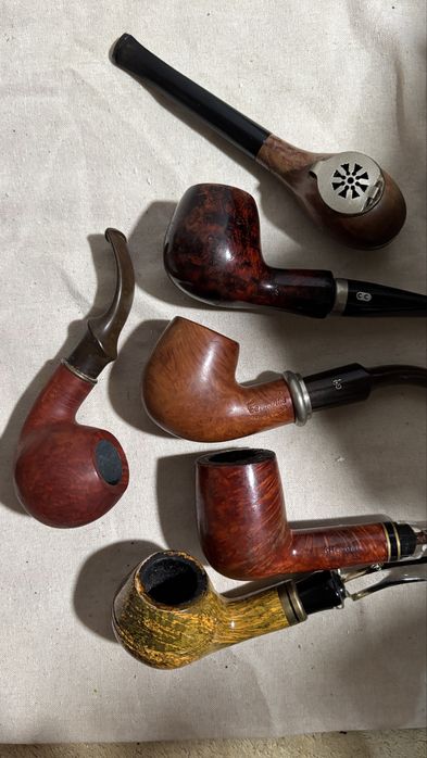 Lindos cachimbos com suporte em madeira