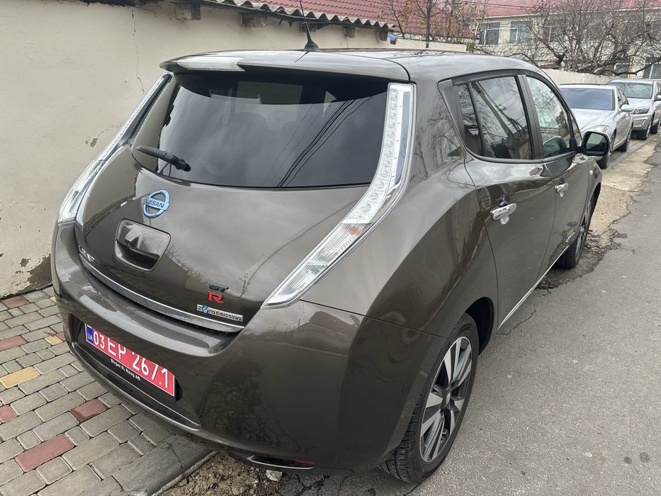 Продам Nissan Leaf