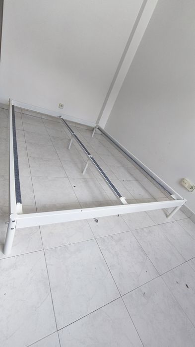 Estrutura de cama IKEA Vevelstad sem estrado