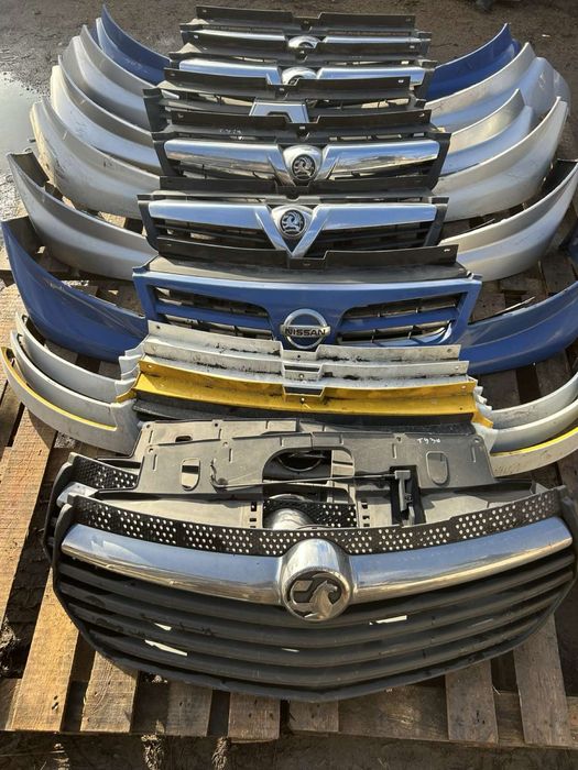Решітка радіатора улибка renault Trafic трафік прімастар віваро