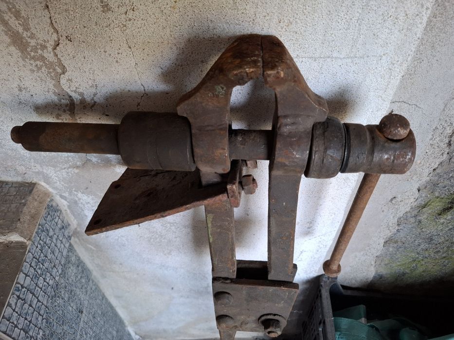 Torno de pé serralheiro ferreiro