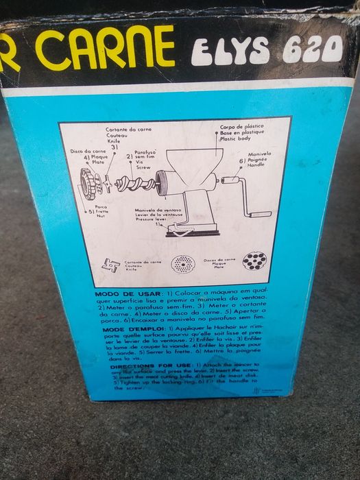 Máquina de picar carne Elys 620 e ferro de passar Samete