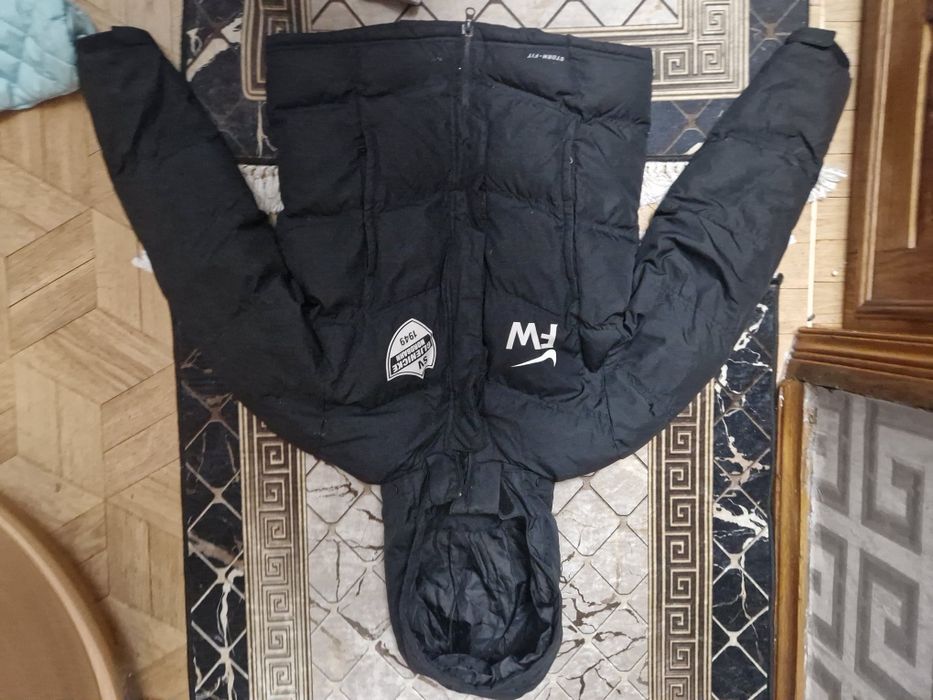 Продам мужской пуховик Nike  оригинал