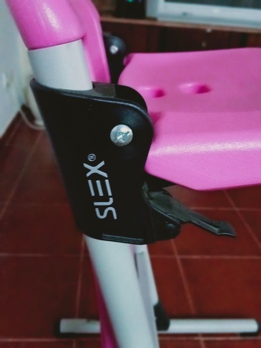 Cadeira com acento regulável