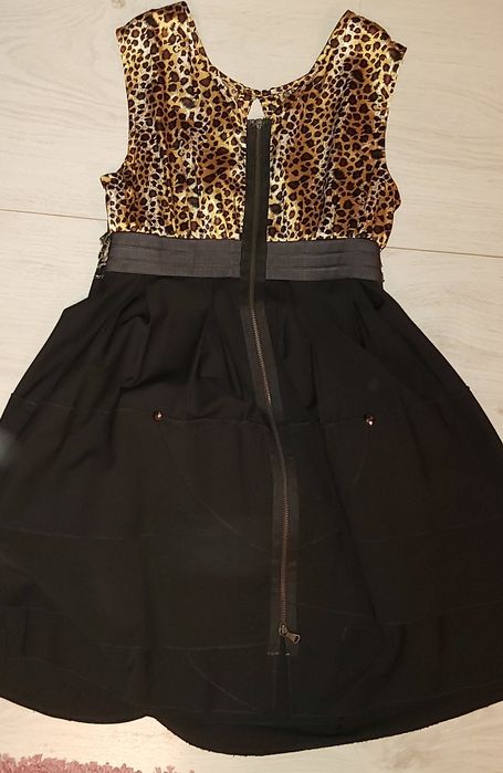 Плаття 36р. З тигровим принтом.