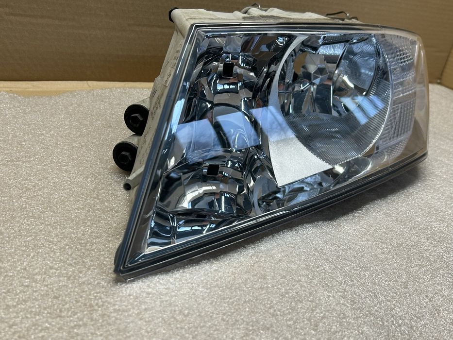 Reflektor  lewy lampa Octavia 04-08