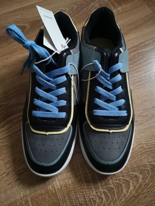 Nowe buty Reserved