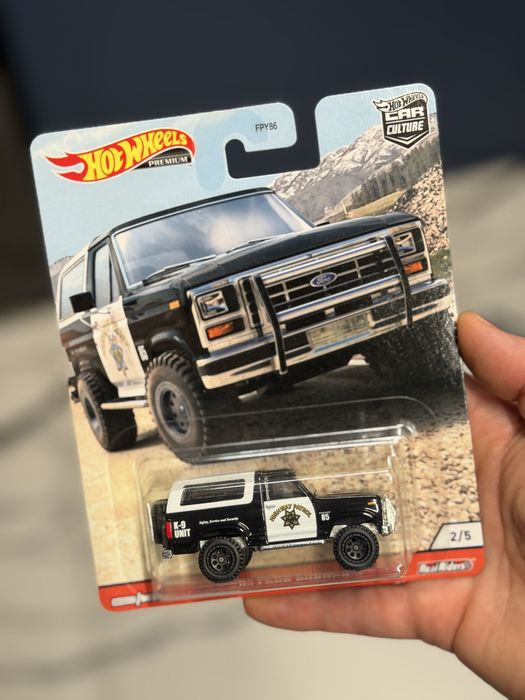 Hot Wheels Premium ’85 Ford Bronco Wild Terrain z 2021r Police Highway
