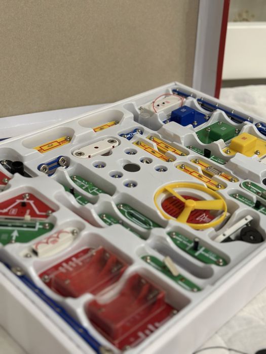 Електронний конструктор Znatok