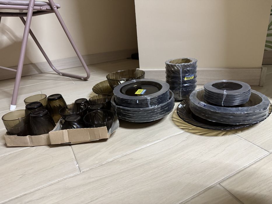 Продам великий набір посуду DURALEX