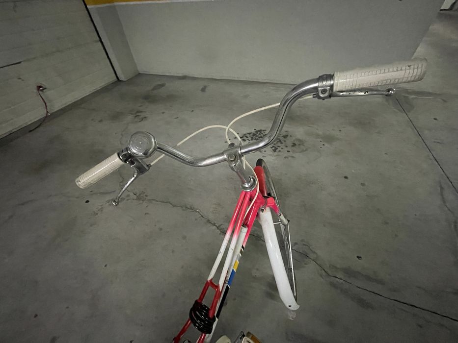 Bicicleta aro 26 rosa e branca