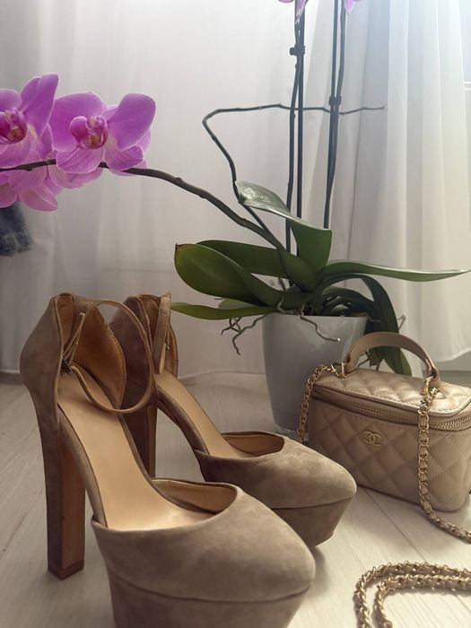 Продам туфлі Zara 38 розмір, 24.5 см , замшеві , сірі