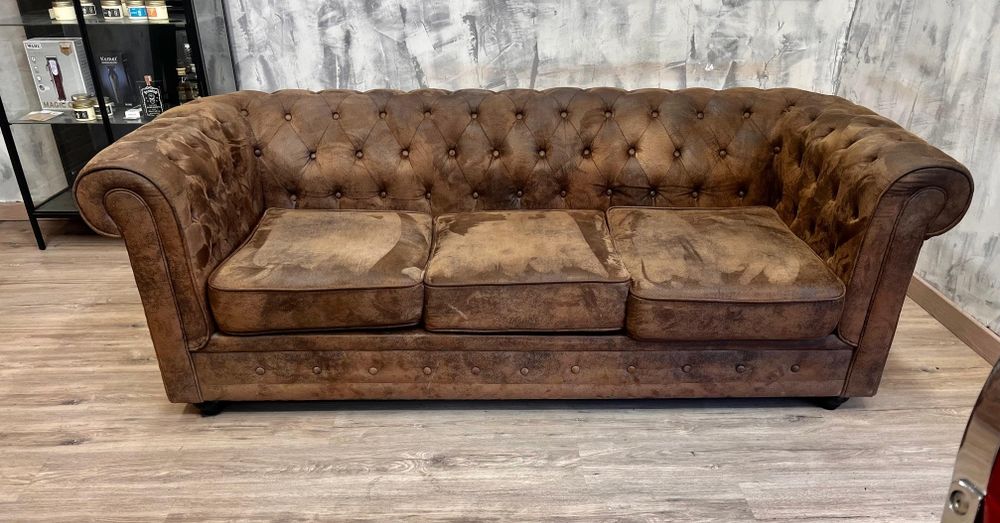 Sofá chesterfield 3 lugares