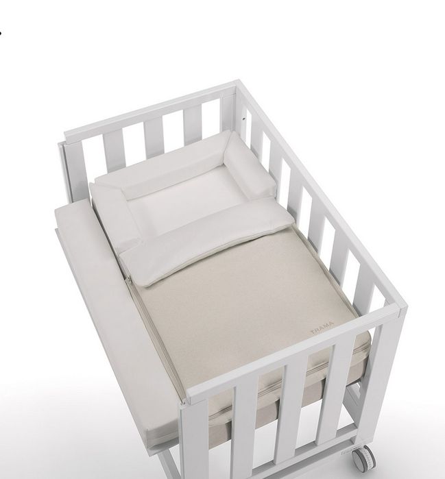 Berço next to me Trama