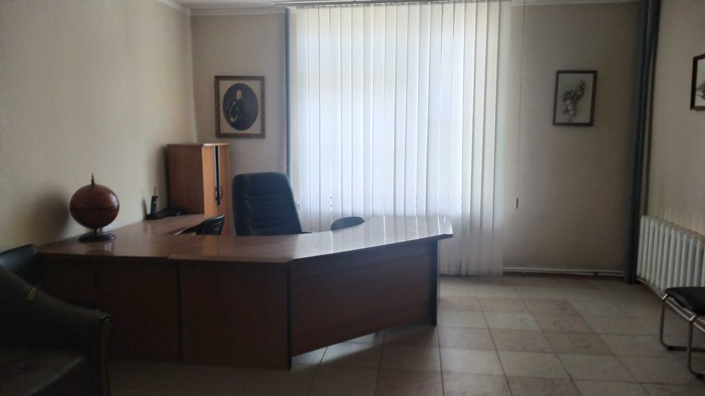 Офісне приміщення з ремонтом на вул. Партизанській