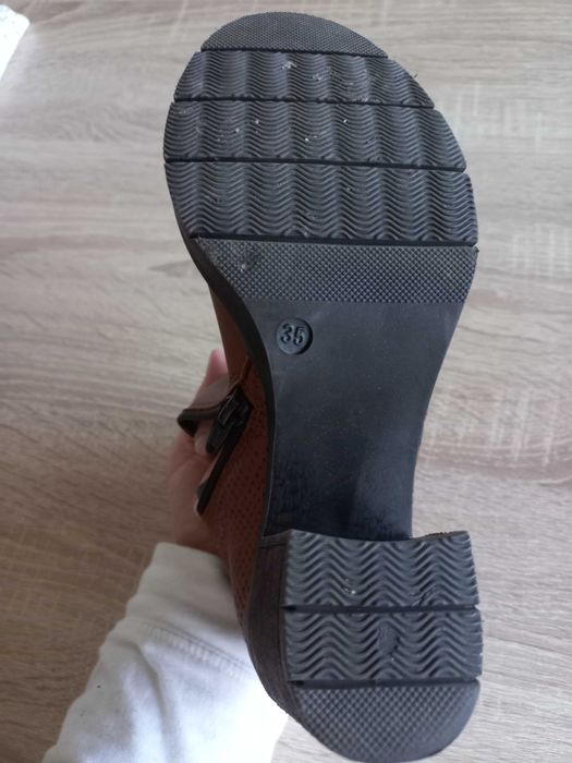 Botas Foreva em pele de salto alto