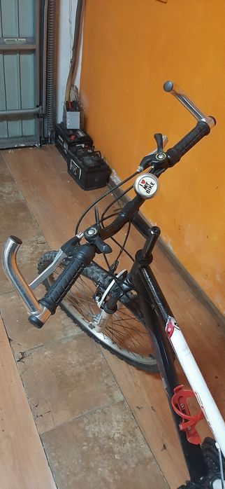 Bicicleta BTT Juvenil 24” Preta/Branca – Suspensão – Boa Oportunidade