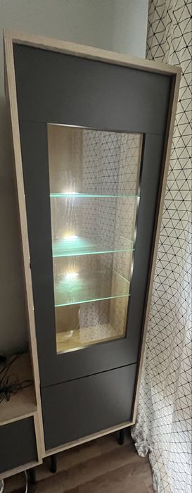 Witrynka z podświetleniem LED