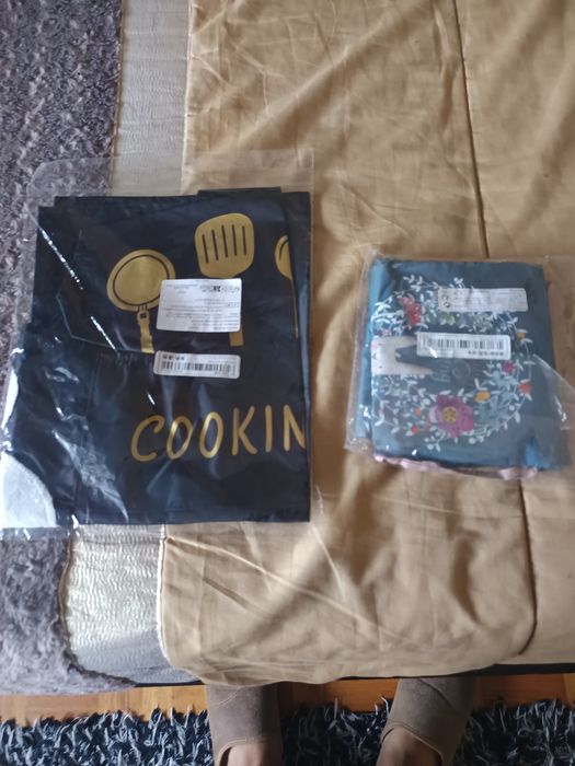 Bijuteria e bolsas de 3 a 6 euros