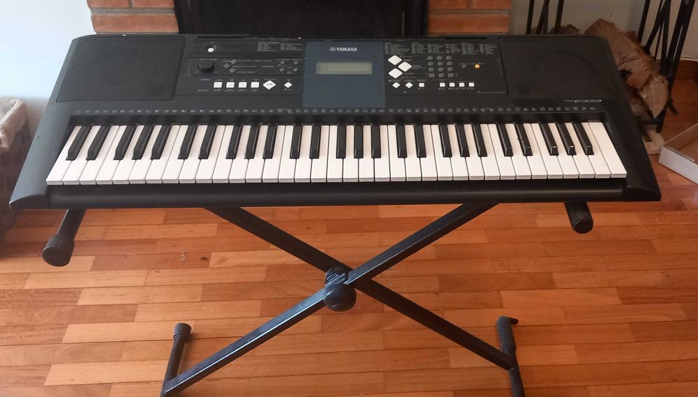 Teclado yamaha novo com banco e suporte