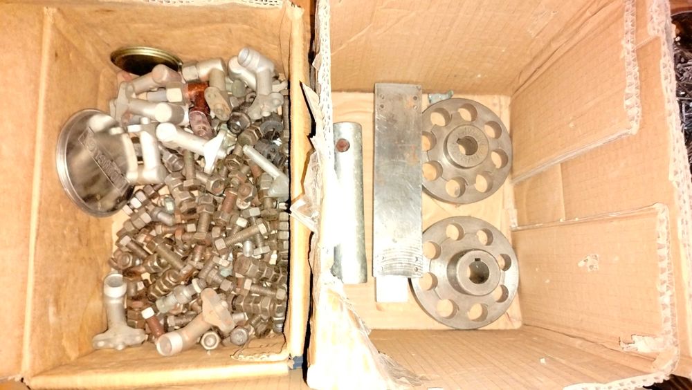 разное для строительства шайбы  болты  гайки гвозди 82 кг