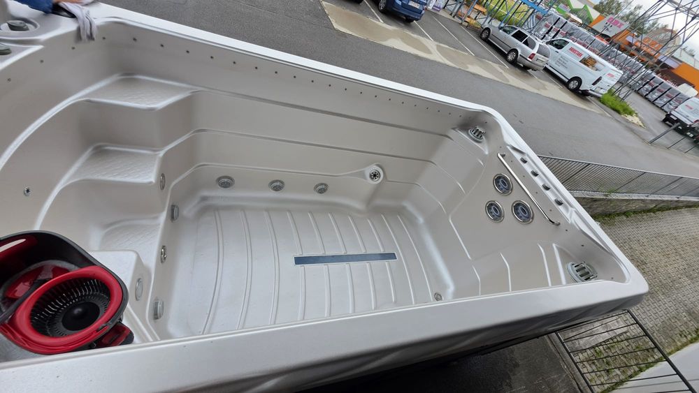 Jacuzzi swimspa  basen z przeciwpradem ogrod taraa caloroczne ocieplone