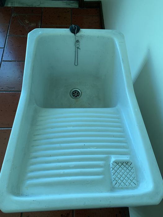 Tanque lavar roupa leve, em bom estado