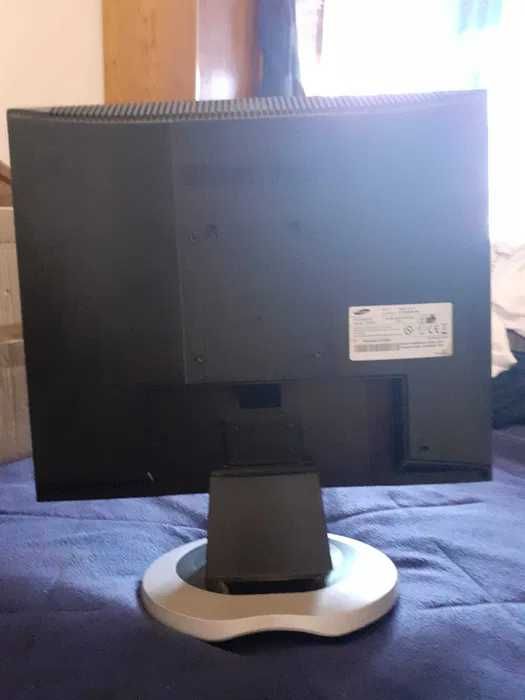Monitor LCD Samsung SyncMaster 901N 60Hz VGA (Sem Cabos)