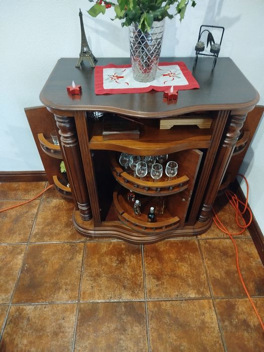 Movel Bar em madeira maciça