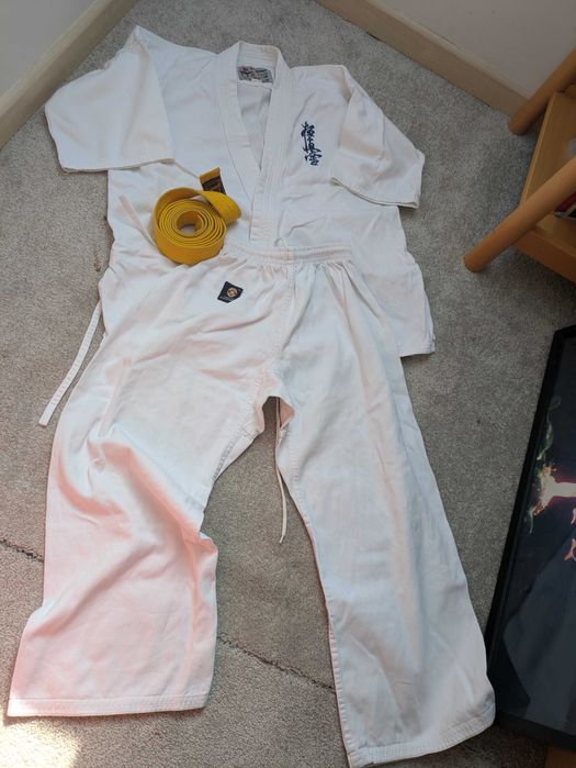 Karatega kyokushinkai rozmiar 140 cm + pas