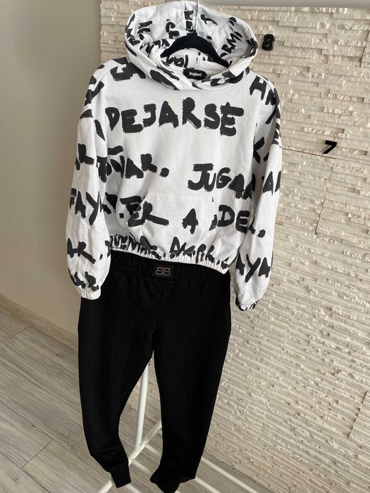Desigual Kora genialna biała bluza z printem napisów