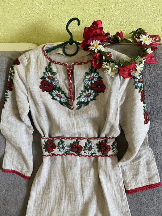 Продам плаття вишите бісером