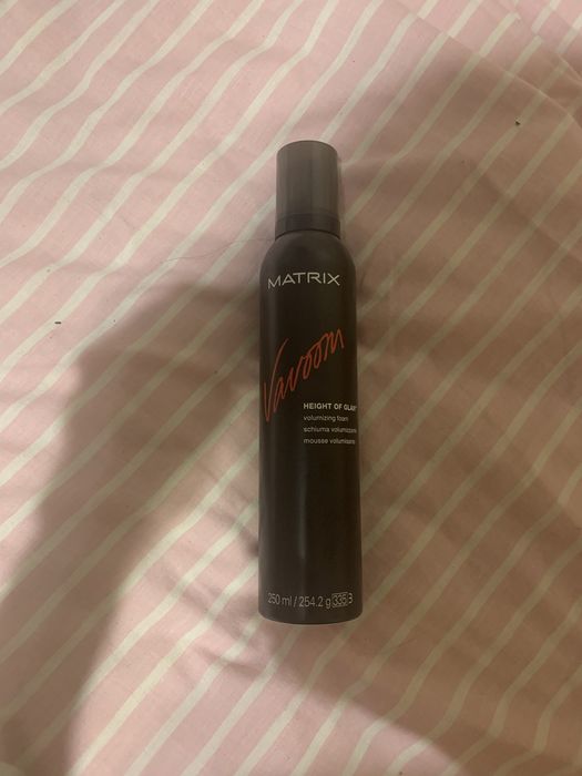 Лак для волосся і спрей для надання обʼєму