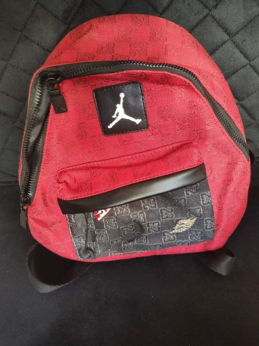 Stylowy Mini Plecak Jordan – Streetwearowy Must-Have