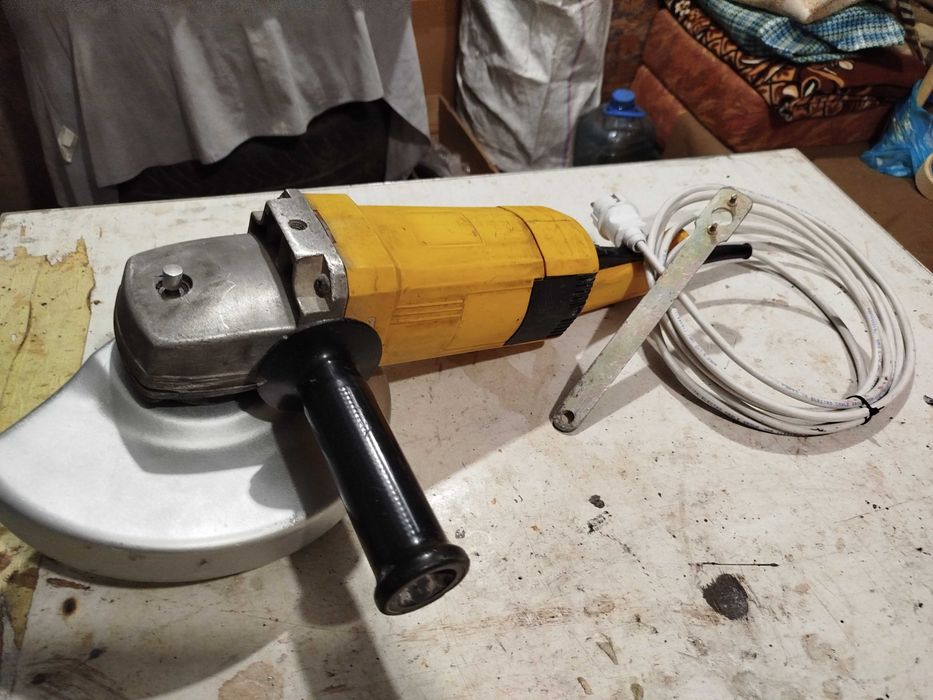Болгарка DeWalt 230