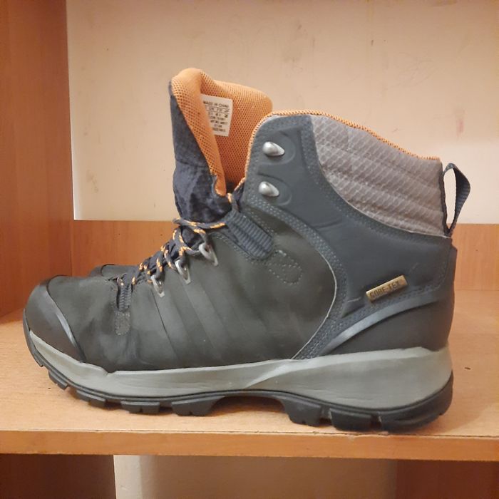 Продам кросівки адідас на горетексі