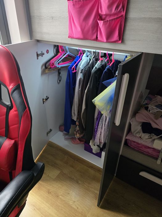 Cama beliche c 2 colchoes, closet  e 2 gavetas unisexo