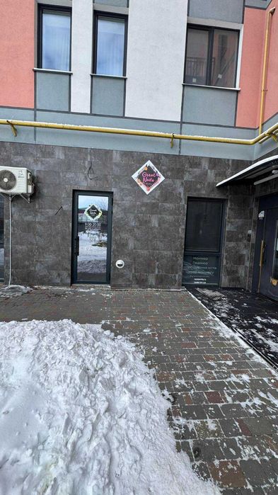 Продається діючий манікюрний салон повністю облаштований