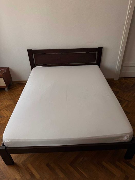 Продам двоспальне ліжко з матрасом 160/200