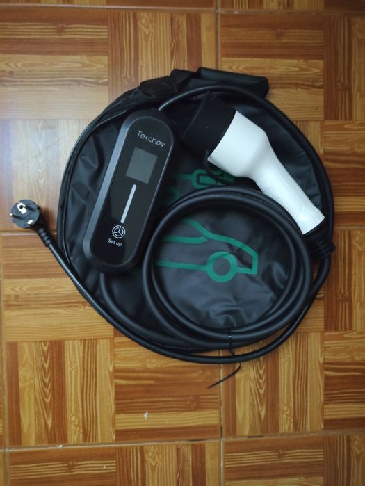 Estação portátil de carregamento de veículos elétricos e plug-in