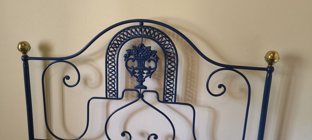 Cama de ferro antiga