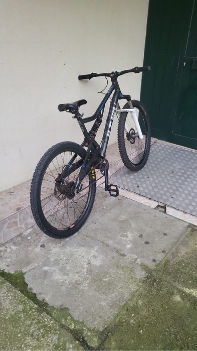 Vendo bicicleta downhill em bom estado
