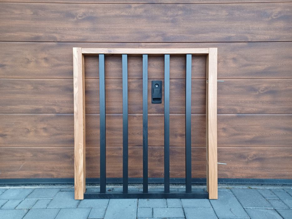 Schody drewniane stopnie półkowe barierki parapety